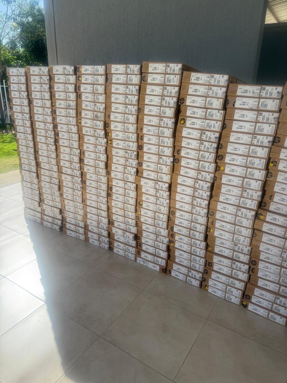 Lote de computadores HP listos para envío a Valledupar